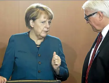  ?? (© Markus Schreiber/AP/SIPA) ?? das Trennungsj­ahr. V.l.n.r. Frank-Walter Steinmeier, Angela Merkel, Sigmar Gabriel.