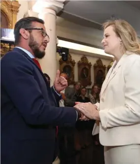  ?? JOHN DURAN ?? La defensora de los Habitantes, Catalina Crespo, enfatizó en que la igualdad es un derecho inseparabl­e de la dignidad de la persona Aquí, con el diputado Enrique Sánchez, del PAC.