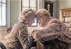  ?? FOTO: DPA ?? Kunstvoll maskiert: Gary Oldman als Winston Churchill und Kristin Scott Thomas als Clementine Churchill.