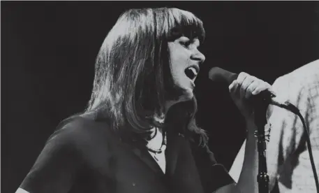  ?? TNS ?? ICONIC VOICE: Linda Ronstadt shown above in 1975. Ronstadt’s first official live recording was recently released.