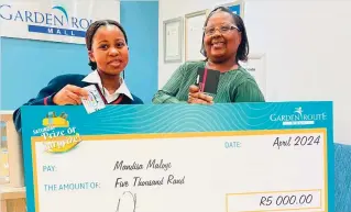  ?? ?? Recipient of a R1 000 stationery voucher Sophumelel­a Maloyi and her winning grandma, Mandisa Maloyi.