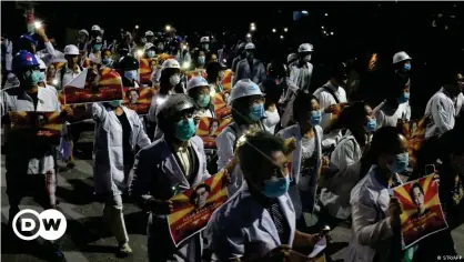  ??  ?? Doctors, nurses, medical students and pharmacist­s all took part in the dawn rally