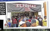  ??  ?? Booth pembalap Moto2 Malaysia Hafizh Syahrin diserbu fans untuk minta tanda tangan dan foto
Rombongan jurnalis menikmati tur sebelum nonton Motogp Malaysia