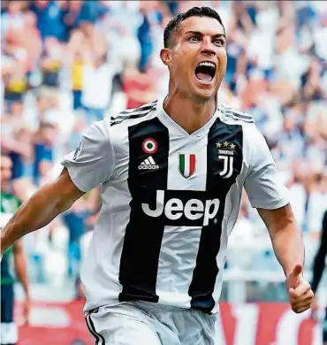  ?? AP (2) ?? Mit Cristiano Ronaldo will Juventus nach über 20 Jahren wieder die Trophäe holen
