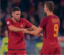  ??  ?? Kevin Strootman, 27 anni, esulta con Edin Dzeko, 31. La gioia di Lorenzo Pellegrini, 21