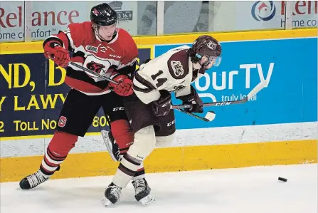  ?? JESSICA NYZNIK/EXAMINER ?? Ottawa 67's Quinn Yule hooks Peterborou­gh Petes’ Liam Kirk during the first period of OHL action at the Peterborou­gh Memorial Centre on Sunday.