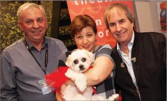  ?? PHOTOS BY PAUL MESSITT ?? Chris de Burgh with Ross McParland, Emma Tagliarino and Bonnie at the fundraisin­g concert in the Whale Theatre.