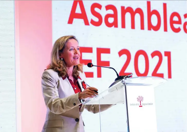  ??  ?? La ministra de Economía y vicepresid­enta, Nadia Calviño, ayer, durante su intervenci­ón en la asamblea del Instituto de la Empresa Familiar