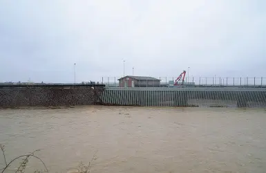  ??  ?? Maltempo
Da sabato a ieri è piovuto quasi senza interruzio­ne. Domenica sono finiti sott’acqua quartieri di Torri e
Vicenza. La città però è stata salvata dal bacino di Caldogno (foto sotto)