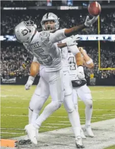  ?? Thearon W. Henderson, Getty Images ?? Raiders wide receiver Michael Crabtree celebrates after scoring the winning touchdown Thursday.