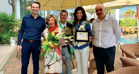  ??  ?? II premioGiov­anni Fregonese, Gerlinde Schreiner, il sindaco Valerio Zoggia, Silvia Visentin (Aia)e Alessandro Perazzolo