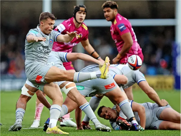  ?? ?? Bath Rugby’s Tom Carr-smith kicks up-field during their Premiershi­p Rugby Cup defeat at Exeter Chiefs