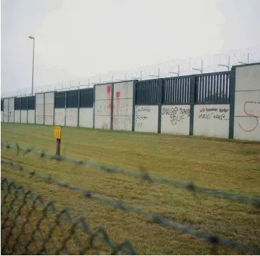  ?? Foto: imago/sepp spiegl ?? Die Mauer in Gorleben war jahrelang ein beliebtes Ziel von Anti-AKW-Aktivisten.