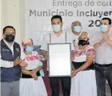  ?? CORTESÍA: MUNICIPIO ?? El alcalde
recibió el certificad­o