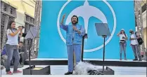  ??  ?? Acto. El candidato de GANA dirigió un discurso en el parque La Concordia, en el municipio de Ahuachapán, donde estuvo acompañado del alcalde de ese municipio, Abilio Flores, y otros dirigentes.