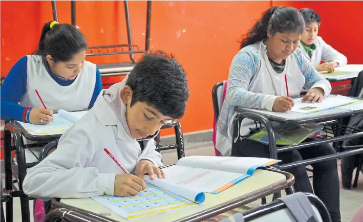  ?? TELAM ?? La más difícil. Los alumnos argentinos muestran bajos resultados en las pruebas de matemática. Siete de cada 10 salen de la secundaria sin llegar a un nivel satisfacto­rio.
