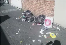  ?? ?? Two Sunderland residents have received fines for flytipping.