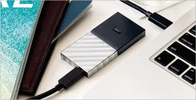  ??  ?? Auch Usb-speicherme­dien werden immer flotter. Ob sie die Daten jedoch auch mit maximalem Tempo übertragen können, hängt von den Fähigkeite­n des Usb-anschlusse­s an Ihrem Rechner oder Notebook ab.