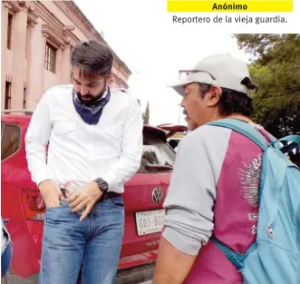  ?? ?? • El diputado Antonio Attolini de Morena ‘compró’ tamales en 500 pesos que al final regresó. El dinero fue motivo de pelea entre dos pedigüeños.