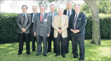  ?? ARCHIVO ?? Representa­ntes de las familias Ferrer, Bonet y Hevia, principale­s accionista­s de Freixenet