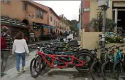  ??  ?? Les loueurs de vélos enregistre­nt ce retour d’activité avec satisfacti­on.