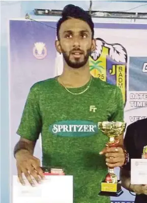  ?? PIC BY K. KANDIAH ?? Cheerandee­v Arul Chelvam after winning the men’s singles at the Penang Closed recently.