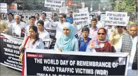  ??  ?? Members of ‘Consumer Voice’ taking out an awareness rally at Hazratganj on Sunday. (Right) Participan­ts during the run for road safety organised by traffic directorat­e.