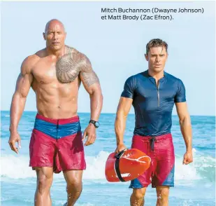  ??  ?? Mitch Buchannon (Dwayne Johnson) et Matt Brody (Zac Efron).