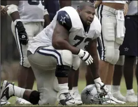  ?? ASSOCIATED PRESS ?? Dallas Cowboys’ Larry Allen takes a knee during NFL training camp on Aug. 1, 2005, in Oxnard.