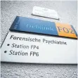  ?? FOTO: DPA ?? Wenn jemand in Bayern zwangsweis­e in die Psychiatri­e eingewiese­n wird, sollen seine Daten künftig fünf Jahre lang gespeicher­t werden.