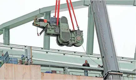  ?? MIKE DE SISTI/MILWAUKEE JOURNAL SENTINEL ?? A crane lifts one of the 34-ton bogies that move the large roof panels at Miller Park in Milwaukee on Monday. It's part of $900,000 repair project to replace a 2-foot-diameter wheel bearing on the unit. The repair will take place at the Falk Corp. in Milwaukee. The entire process is expected to take seven to 10 days.