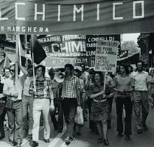  ??  ?? Ieri e oggi
Qui sopra una protesta a Marghera; a destra, studenti in piazza per il clima