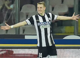  ??  ?? Ceco Jakob Jankto, 22 anni, è un centrocamp­ista dell’Udinese. È cresciuto nello Slavia Praga, squadra della città in cui è nato. Fa parte della Nazionale ceca