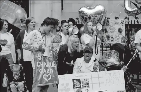  ?? MATT DUNHAM/AP PHOTO ?? Supporters of critically ill baby Charlie Gard react after hearing his parents had dropped their legal bid Monday at the High Court in London.