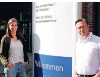  ?? FOTO: HWK DÜSSELDORF ?? Ann-kathrin Heim und Thomas Pohl unterstütz­en Betriebe bei der Suche nach dem passenden Azubi.