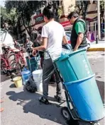  ?? ROBERTO HERNÁNDEZ ?? En la alcaldía de Cuauhtémoc sólo les entregan 40 litros por persona/