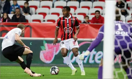  ?? (Photo Eric Ottino) ?? Myziane Maolida (trois passes décisives en Ligue ) a marqué son premier but avec Nice, la semaine dernière, en Coupe de la Ligue contre Auxerre.