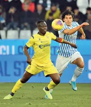  ??  ?? Hellas Emmanuel Badu, centrocamp­ista gialloblù