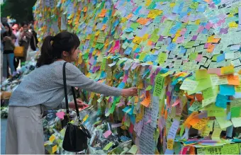  ??  ?? Post-it messages of solidarity near the public bathroom where a young woman was murdered, Gangnam subway station, Seoul, May 2016