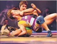  ?? SIKANDER SINGH/HT PHOTO ?? UP Warriors’ Babita Kumari (background) beat Delhi Veer’s Liliya Horishna on Tuesday.