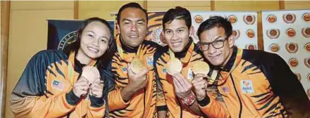  ?? FILE PIC ?? (From left) Paralympia­ns Siti Noor Radiah Ismail, Muhammad Ziyad Zolkefli, Abdul Latif Romly and Mohamad Ridzuan Mohamad Puzi with their Paralympic­s medals. Sportsmen and women make the country proud when they win medals in internatio­nal competitio­ns.