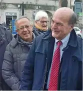  ?? ?? In Abruzzo
Pier Luigi Bersani il 7 marzo a Lanciano (Chieti) per la campagna elettorale di Luciano D’amico, in corsa con il campo largo: «Cari abruzzesi, sta passando un treno che non potete perdere, avete un presidente candidato che è una meraviglia»