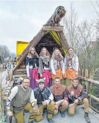  ?? FOTO: PRIVAT ?? Die Gallier kommen. Sie sind das Vorbild für 250 Pfahlheime­r, die an der Fastnacht als gallisches Dorf zeigen, dass Aufmüpfigk­eit und Heimatstol­z auch heute noch gelten.