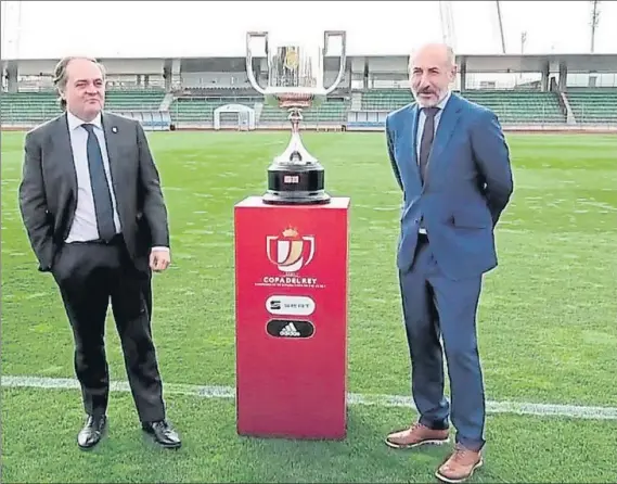  ?? FOTO: RFEF ?? Los dos presidente­s
Jokin Aperribay y Aitor Elizegi, ayer en la Ciudad Deportiva de Las Rozas donde tuvo lugar la reunión