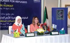 ??  ?? Iman Al-Roudhan and UNHCR’s representa­tive in Kuwait Hanan Hamdan sign a cooperatio­n memorandum.