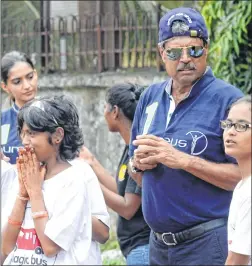  ?? BL SONI ?? Cricket veteran Kapil Dev and actress Sonam Kapoor play with girls, who are part of an NGO at Dharavi, in Mumbai on Monday.