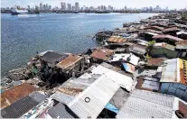  ?? SEONG JOON CHO/BLOOMBERG NEWS ?? Slum housing stands along the shoreline in Manila, Philippine­s. A new ID system would help give many Filipinos a basic record of identity.