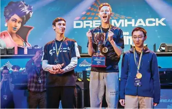  ?? –DREAMHACK ?? Le joueur norvégien Mrsavage (centre) est reparti du tournoi avec 30 000 dollars en poche.