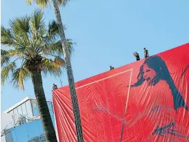  ??  ?? Ein Bild von Claudia Cardinale aus dem Jahr 1959 schmückt das offizielle Plakat: Cannes 2017 ist eröffnet.