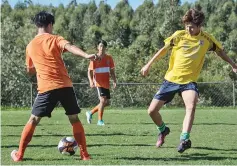  ??  ?? Young Chinese players sent by China’s Shandong Luneng football club attend a training session at the Luneng Brazil Sports Center located in Porto Feliz, some 120 km from Sao Paulo, Brazil on November 13, 2017. As a milestone of China’s Shandong Luneng...